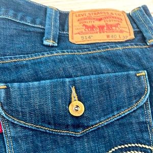 Levis 514 W40xL32 Back Flap pockets Blue in color lightly faded.
